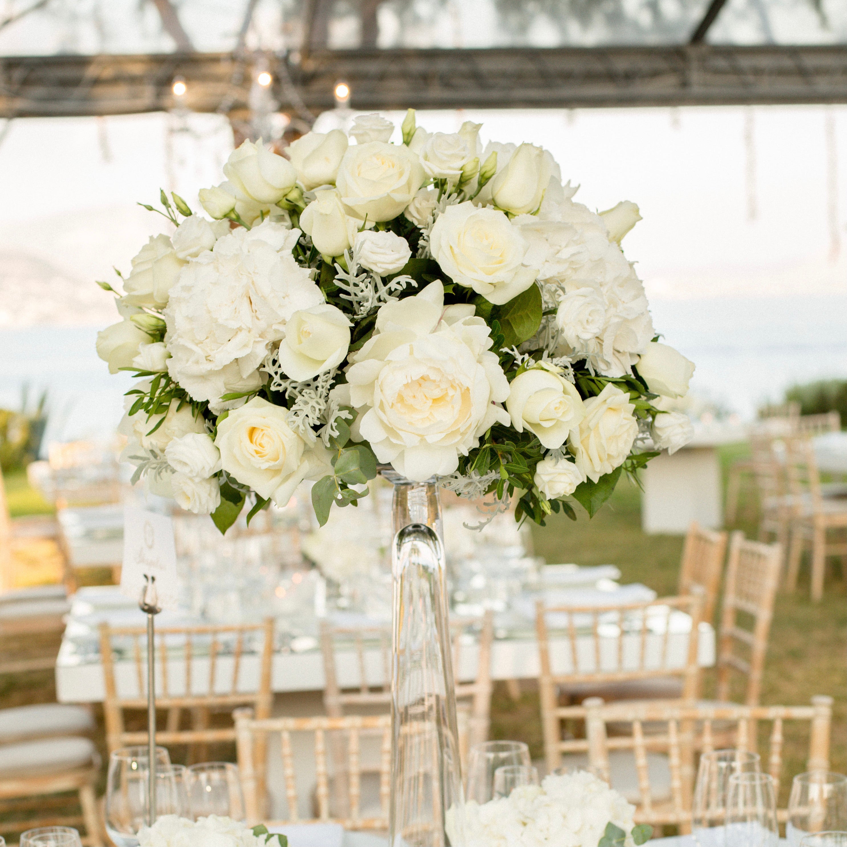 white wedding flower table arrangements